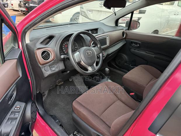 Toyota Vitz 1.3 FWD 5dr 2011 Pink