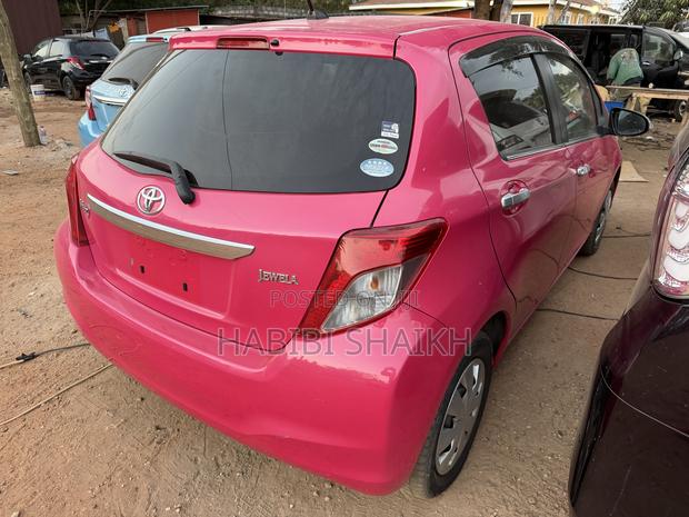 Toyota Vitz 1.3 FWD 5dr 2011 Pink