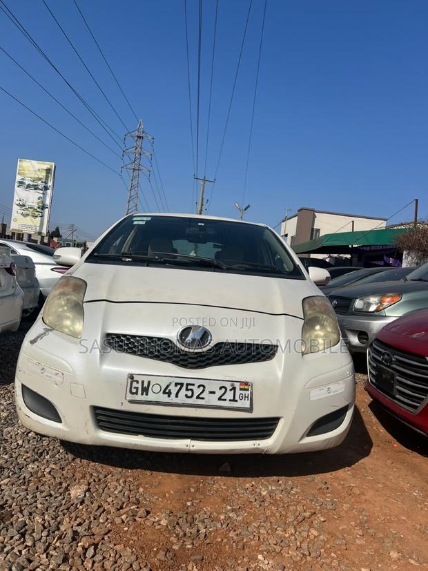 Toyota Vitz 2010 White