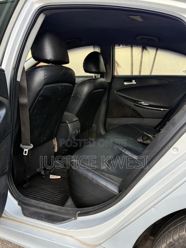 Hyundai Sonata GLS Sedan FWD (2.4L 4cyl 6A) 2011 Silver