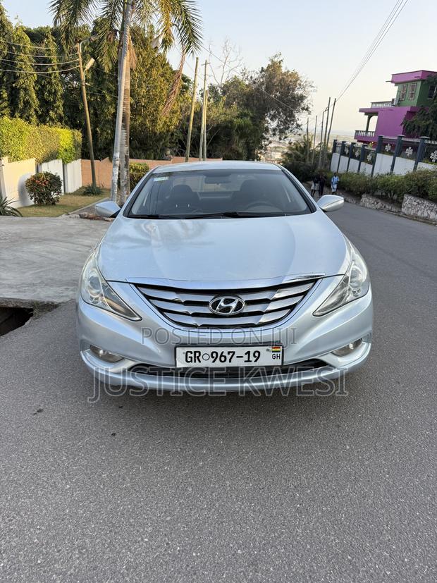 Hyundai Sonata GLS Sedan FWD (2.4L 4cyl 6A) 2011 Silver