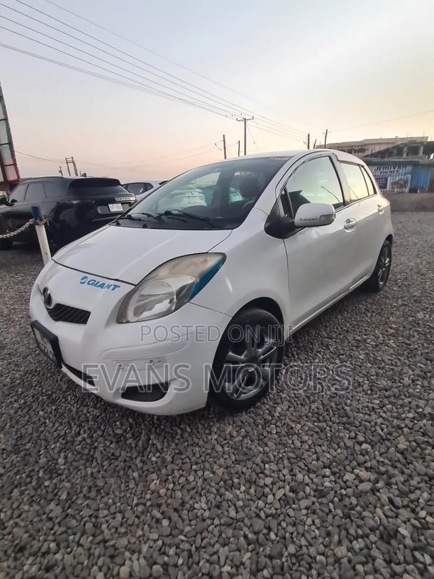 Toyota Vitz 1.0 FWD 3dr 2010 White