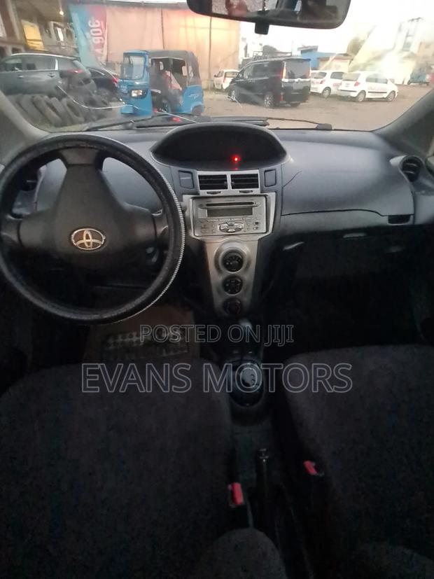 Toyota Vitz 1.0 FWD 3dr 2010 White