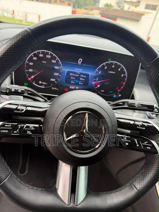 Mercedes-Benz GLC-Class GLC 300 2024 Blue