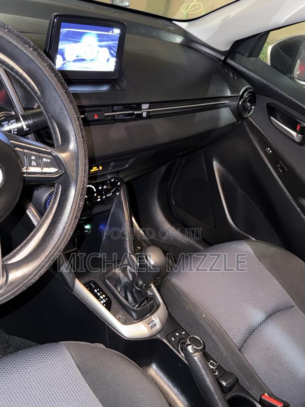 Toyota Yaris L Sedan 4dr 2019 Silver