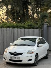 Toyota Yaris SE Hatchback 5dr 2012 Silver for sale