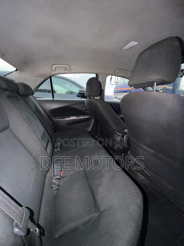 Toyota Yaris SE Hatchback 5dr 2012 Silver