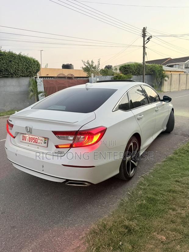 Honda Accord Sport (2.0L 4cyl Turbo 10A) 2019 White