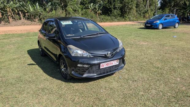 Toyota Vitz 1.3 FWD 5dr 2015 Black