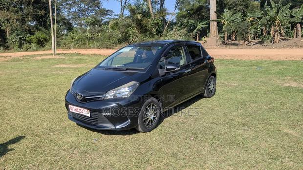 Toyota Vitz 1.3 FWD 5dr 2015 Black