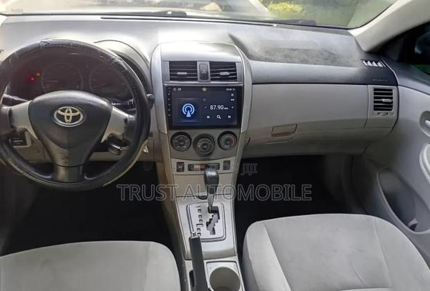 Toyota Corolla LE 4dr Sedan (1.8L 4cyl 4A) 2013 Black