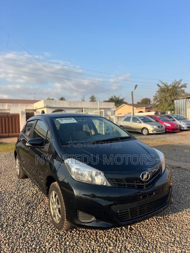 Toyota Vitz 1.3 FWD 5dr 2013 Black