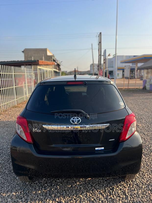 Toyota Vitz 1.3 FWD 5dr 2013 Black