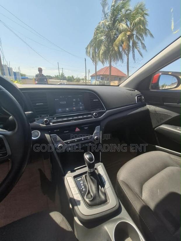 Hyundai Elantra Limited Sedan FWD (2.0L 4cyl 6A) 2017 Orange