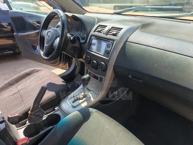 Toyota Corolla 2010 Gray