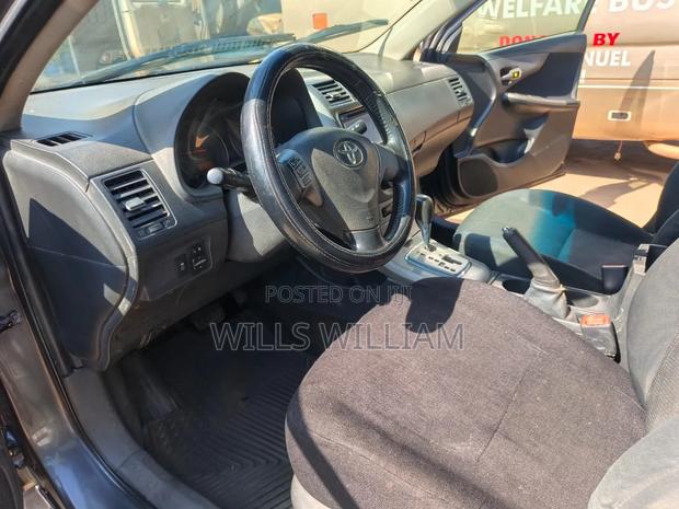 Toyota Corolla 2010 Gray