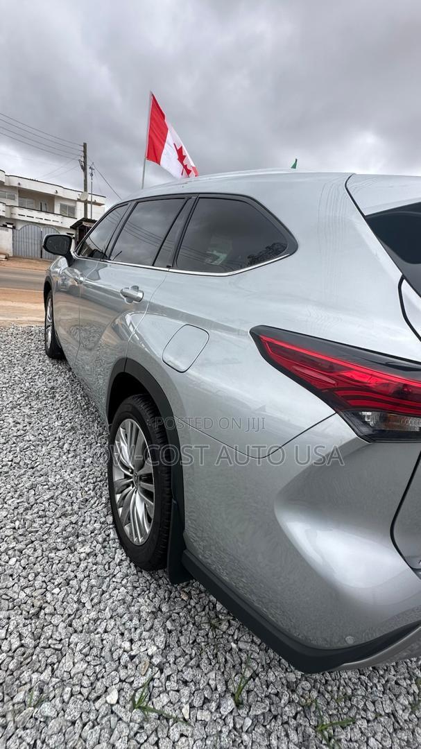 Toyota Highlander Limited AWD 2023 Gray