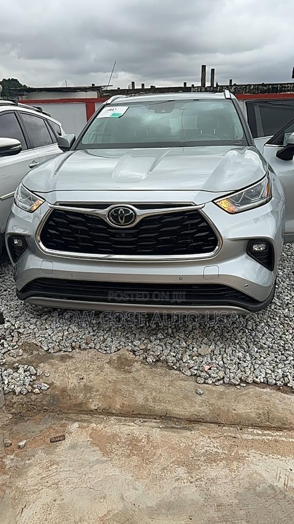 Toyota Highlander Limited AWD 2023 Gray