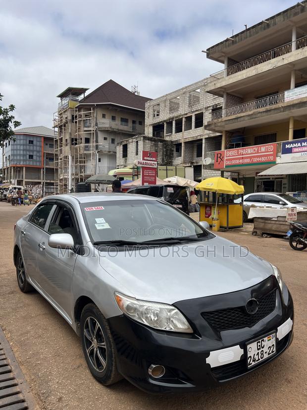 Toyota Corolla LE 4dr Sedan (1.8L 4cyl 4A) 2010 Silver