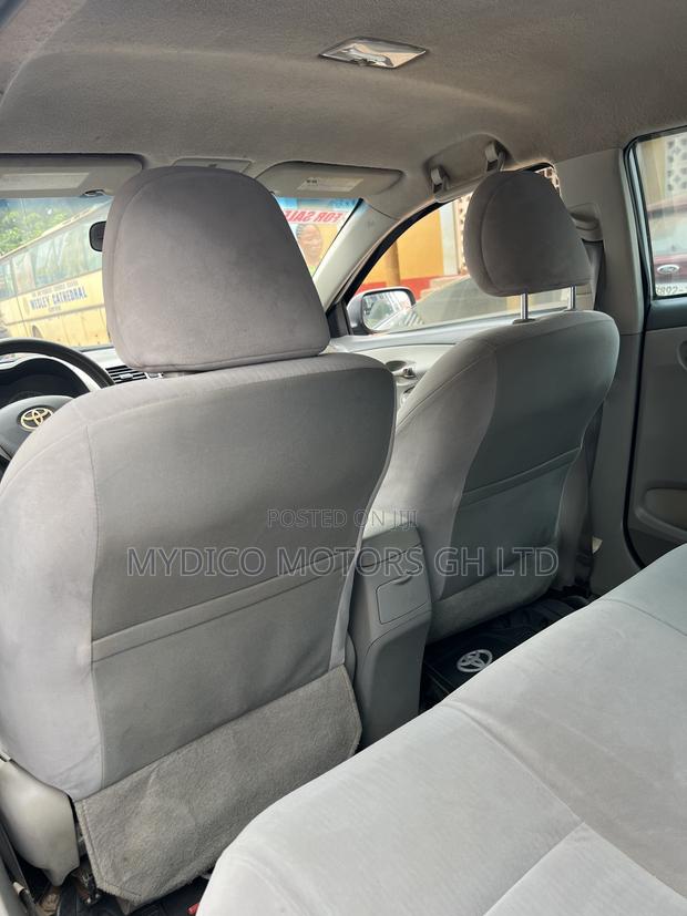 Toyota Corolla LE 4dr Sedan (1.8L 4cyl 4A) 2010 Silver