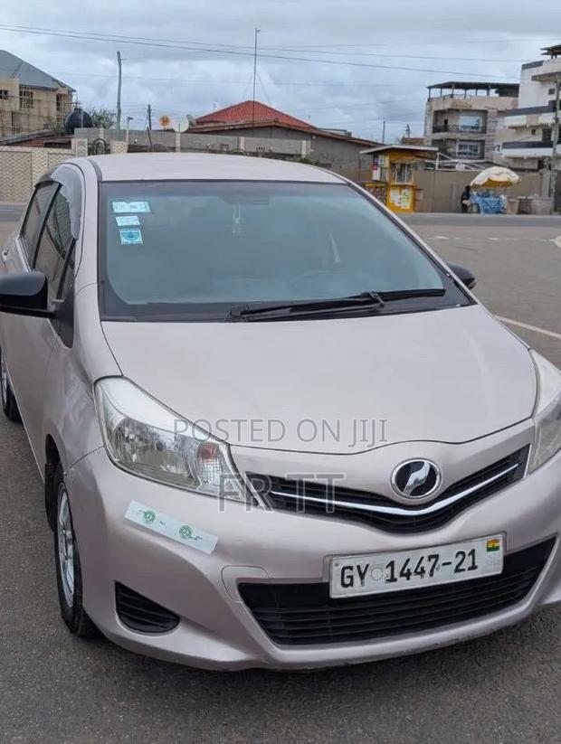 Toyota Vitz 2013 Pearl