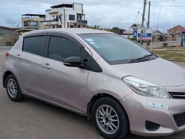 Toyota Vitz 2013 Pearl