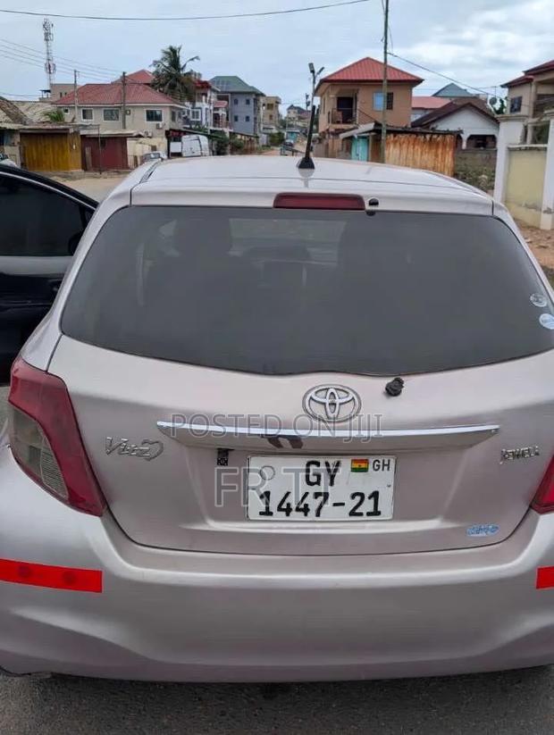 Toyota Vitz 2013 Pearl