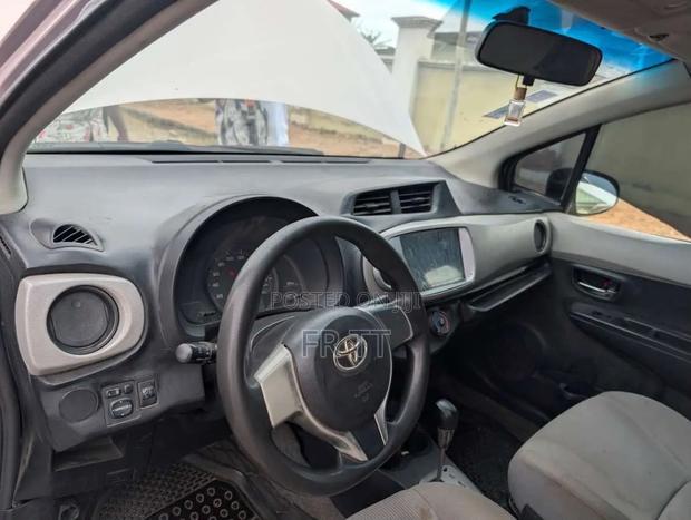 Toyota Vitz 2013 Pearl
