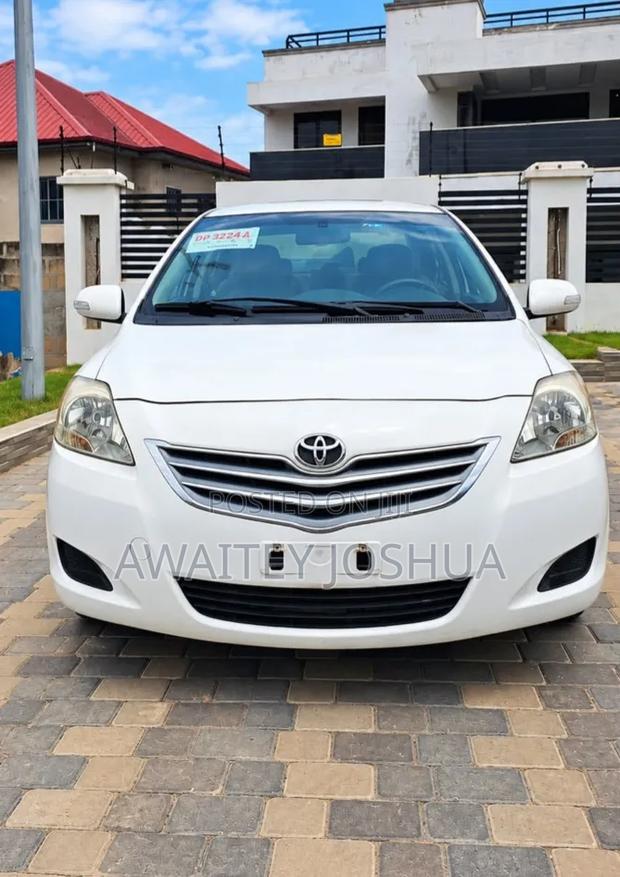 Toyota Corolla 2012 White