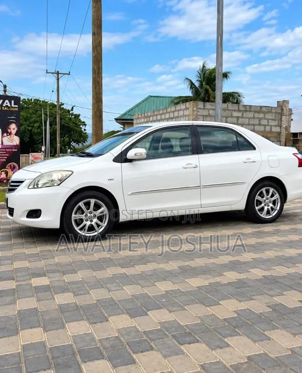 Toyota Corolla 2012 White
