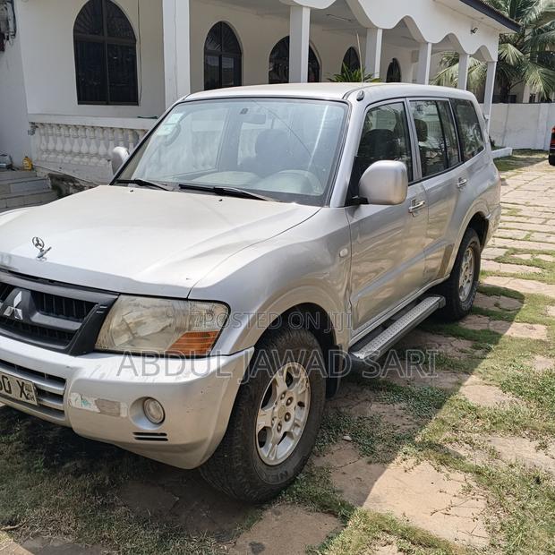 Mitsubishi Pajero 2002 Silver