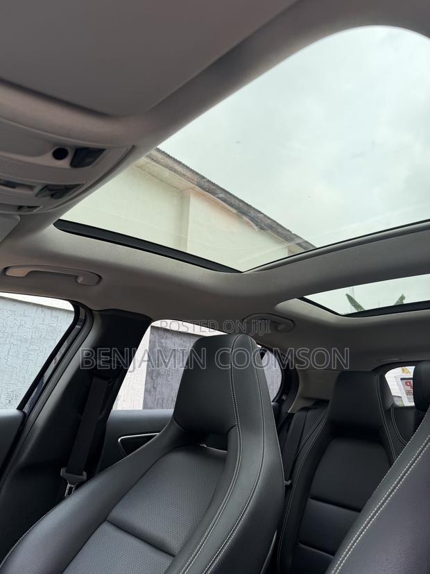 Mercedes-Benz GLA-Class GLA200 Sport Utility 4-Door (2.0L, 4cyl Turbo)
