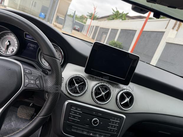 Mercedes-Benz GLA-Class GLA200 Sport Utility 4-Door (2.0L, 4cyl Turbo)