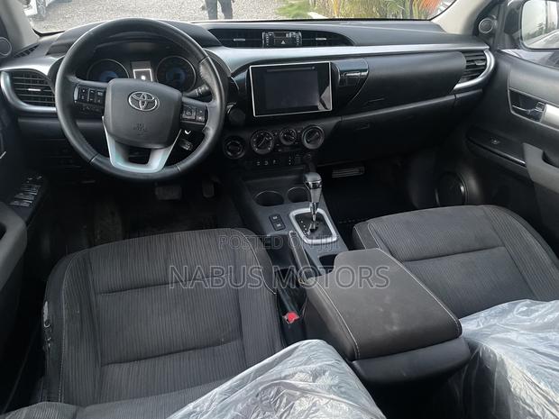Toyota Hilux Rugged 4x4 2018 Silver