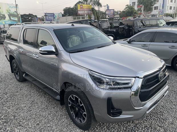Toyota Hilux Rugged 4x4 2018 Silver