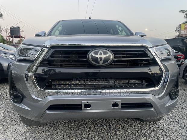 Toyota Hilux Rugged 4x4 2018 Silver