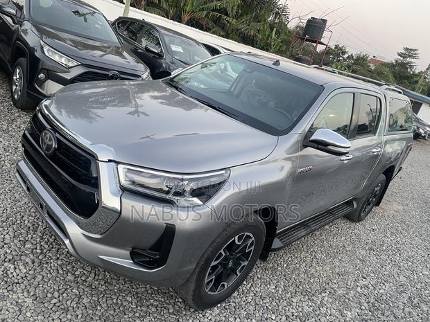 Toyota Hilux Rugged 4x4 2018 Silver