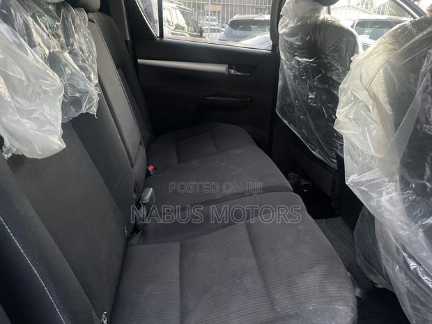 Toyota Hilux Rugged 4x4 2018 Silver