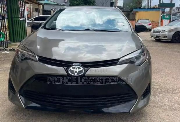 Toyota Corolla LE (1.8L 4cyl 2A) 2018 Brown