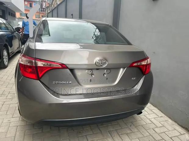 Toyota Corolla LE (1.8L 4cyl 2A) 2018 Brown