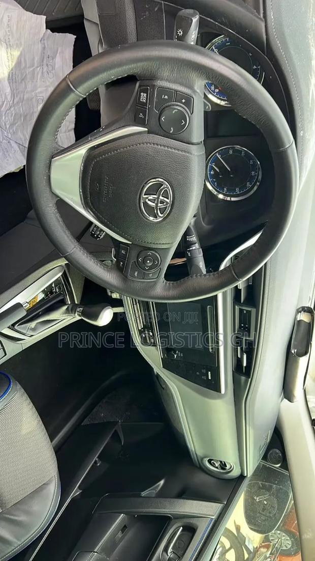 Toyota Corolla LE (1.8L 4cyl 2A) 2018 Brown