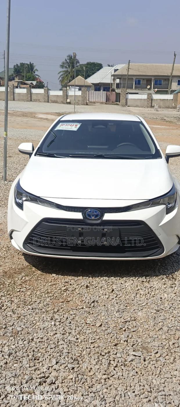 Toyota Corolla Hybrid 2023 White