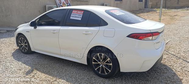 Toyota Corolla Hybrid 2023 White