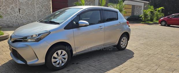 Toyota Vitz 2016 Silver