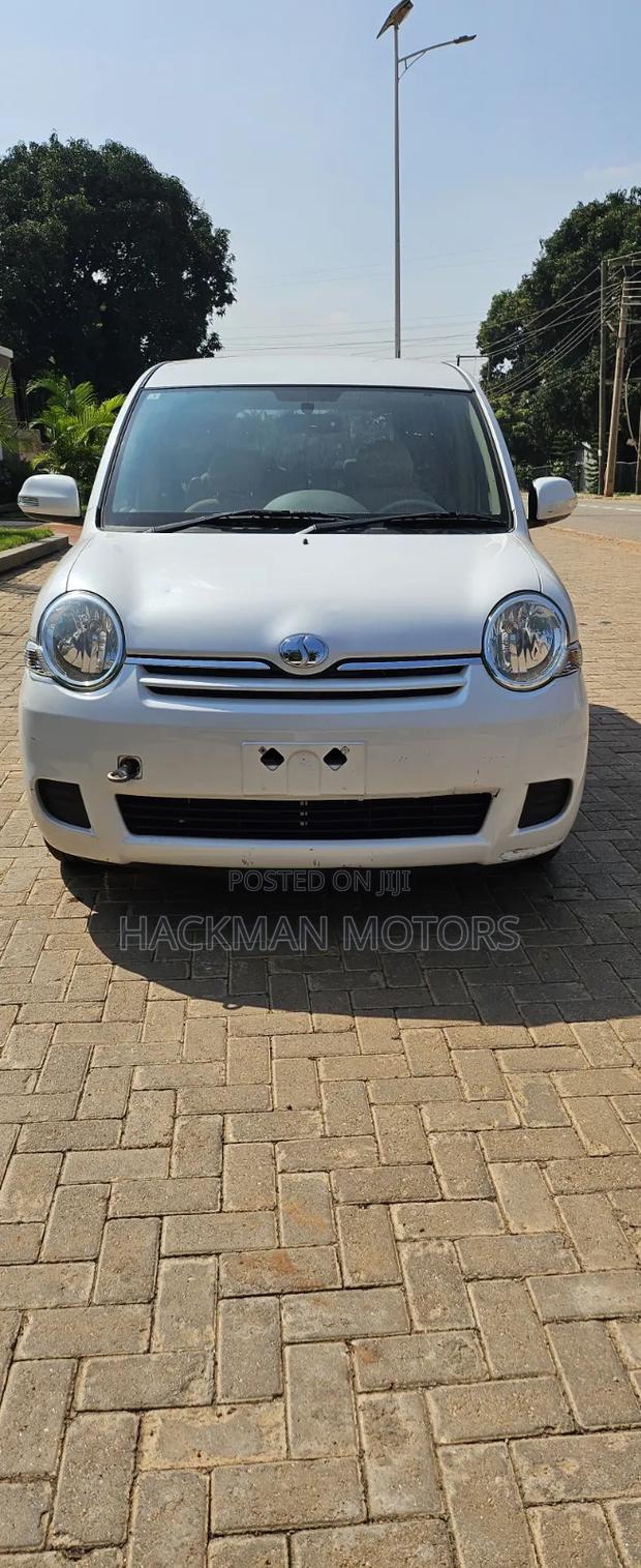 Toyota Sienta 1.5 FWD 2012 White
