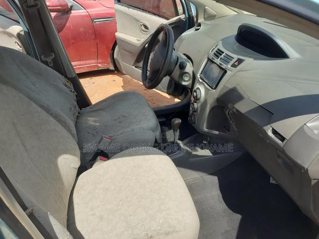Toyota Vitz 2010 Green