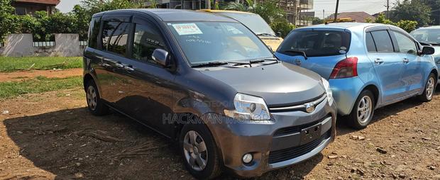 Toyota Sienta 2013 Gray