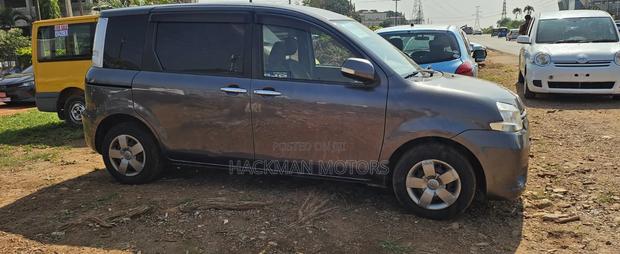 Toyota Sienta 2013 Gray