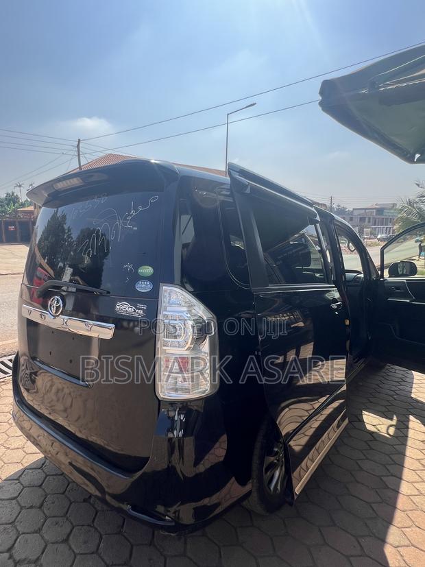 Toyota Voxy 2013 Black