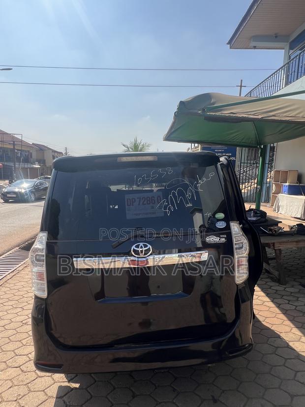 Toyota Voxy 2013 Black